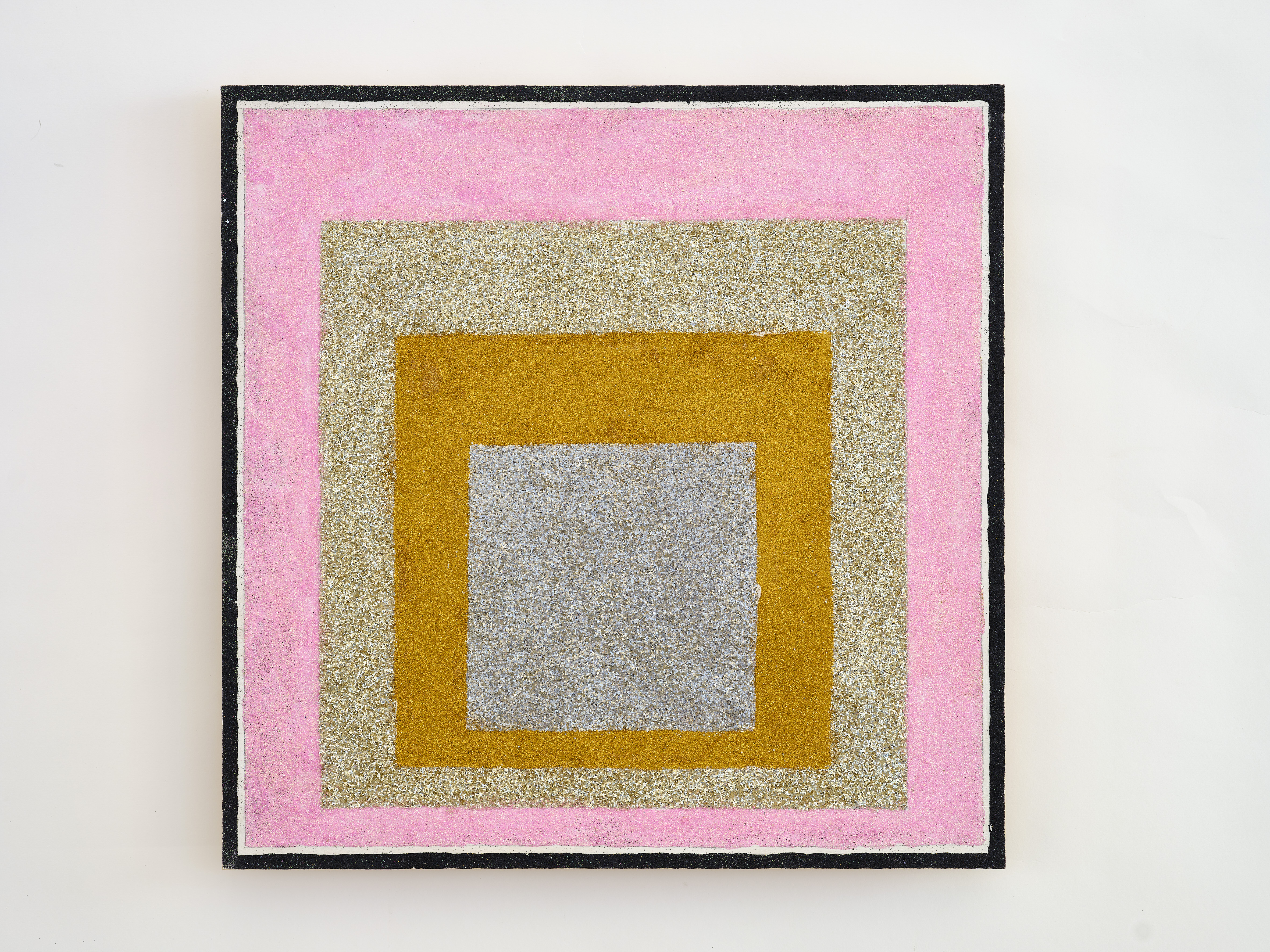 <p><em>Albers (Baby pink)</em></p>