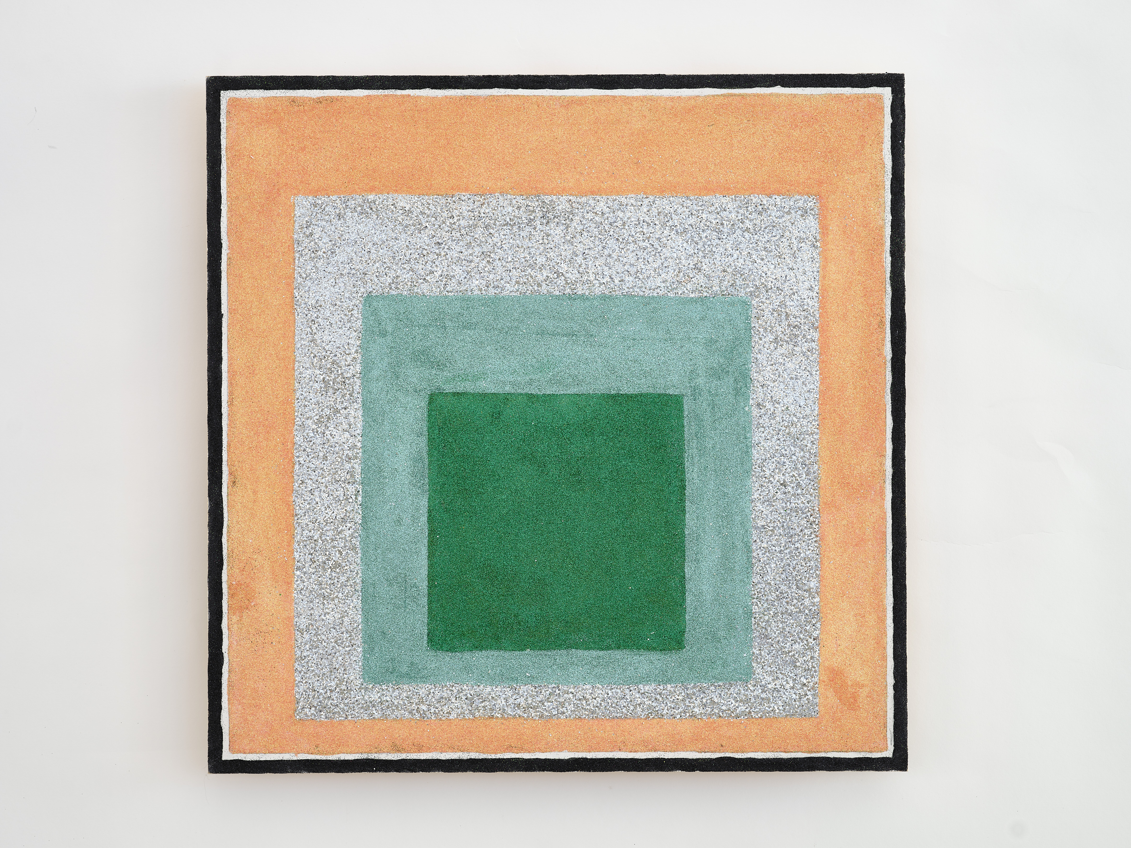 <p><em>Albers (Peach)</em></p>